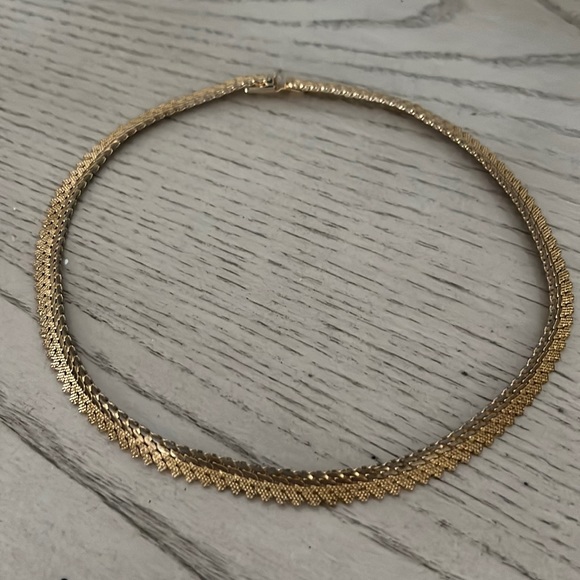 Vintage Monet Gold Tone Necklace Collar Style Retro Signed - Picture 6 of 6